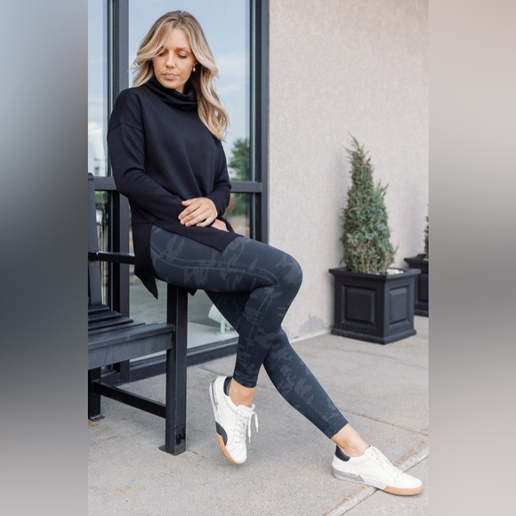 SPANX LOOK AT ME NOW BLACK CAMO LEGGING Size M - Picture 2 of 14